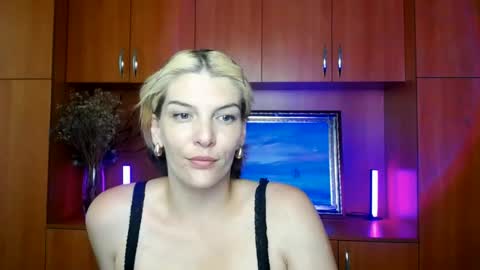 Snapshot of vanrey_ chatting on July 7, 2026, 7:09 am Vanessa online show from July 7, 2026, 7:09 am