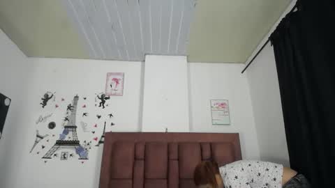 Snapshot of vauroracooper chatting on November 1, 2025, 1:18 am Aurora Cooper online show from November 1, 2025, 1:18 am