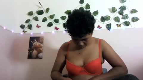 Snapshot of vayannah chatting on July 3, 2026, 8:43 am Vayannah online show from July 3, 2026, 8:43 am