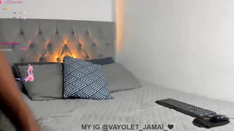 Snapshot of vayolet___ chatting on February 4, 2025, 9:10 pm Hi Im Vayolet online show from February 4, 2025, 9:10 pm