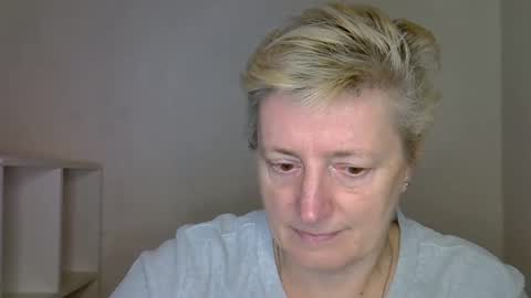 vea_motty online show from December 1, 2025, 7:35 am