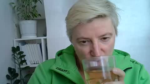 vea_motty online show from April 18, 2026, 1:59 pm