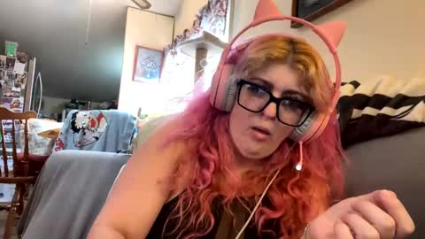 Snapshot of veelehanex3 chatting on December 15, 2024, 6:04 pm Veronica Lehane online show from December 15, 2024, 6:04 pm