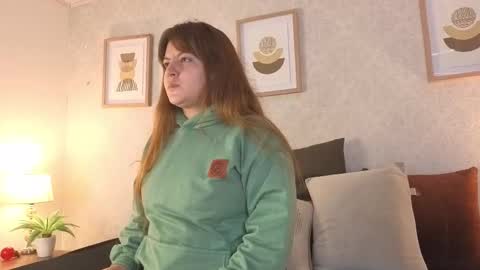 Vee Simons online show from November 26, 2025, 8:54 pm