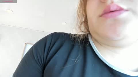 Vee Simons online show from December 1, 2025, 7:41 pm