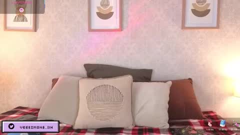 Vee Simons online show from December 16, 2025, 7:41 pm