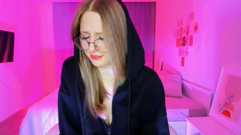 Snapshot of vega_blue chatting on March 3, 2026, 3:45 am Emma online show from March 3, 2026, 3:45 am