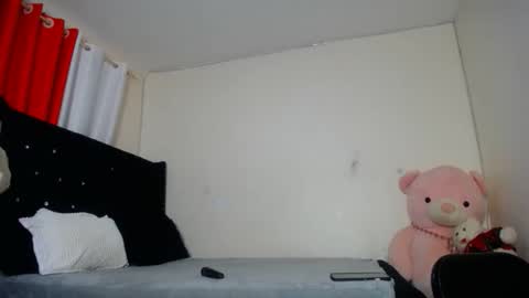 Snapshot of vel_zola chatting on October 7, 2025, 2:42 am zola online show from October 7, 2025, 2:42 am