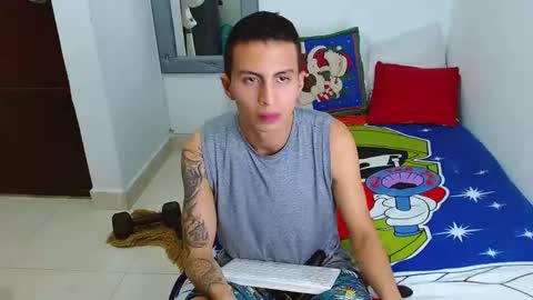 velk_hot1 online show from November 19, 2025, 7:25 pm