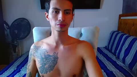 velk_hot1 online show from April 18, 2026, 4:33 pm