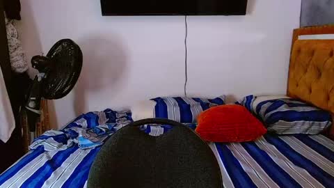 velk_hot1 online show from May 18, 2026, 1:17 pm