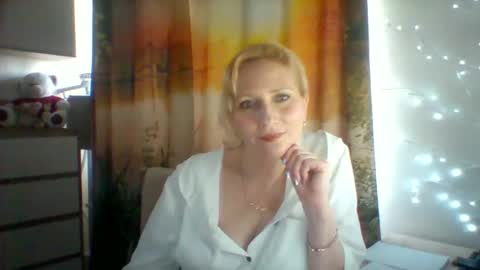 velka_raspberry online show from May 19, 2026, 8:31 am
