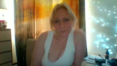 velka_raspberry online show from May 21, 2026, 4:25 pm