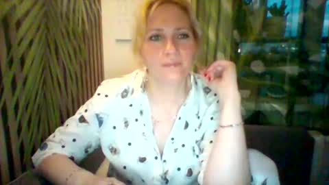 velka_raspberry online show from June 5, 2026, 8:14 pm