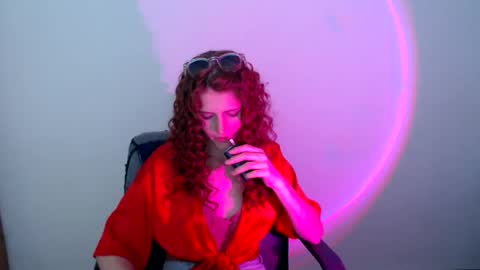 vellahott online show from June 14, 2026, 12:29 pm