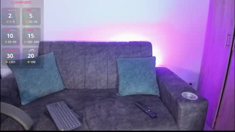 velmoon online show from February 26, 2026, 7:35 pm