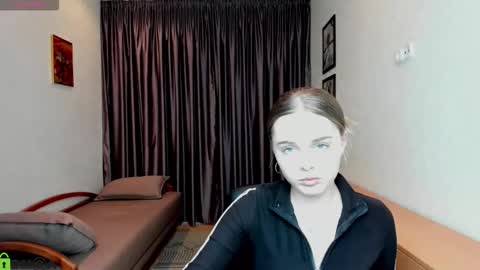 Snapshot of velora_vyxen chatting on October 6, 2025, 12:13 pm velora_vyxen online show from October 6, 2025, 12:13 pm
