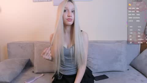 Snapshot of velourorbit chatting on March 14, 2026, 5:35 am Hi im Hannah online show from March 14, 2026, 5:35 am