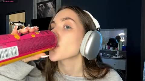 Nia online show from March 30, 2026, 3:13 pm