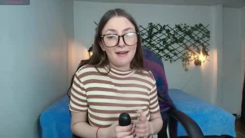 Sophi  online show from April 6, 2026, 4:46 am