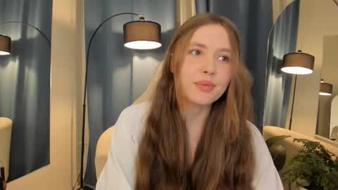 velvet_cherry online show from December 4, 2025, 3:21 pm