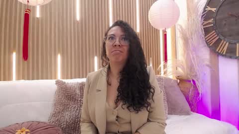 Snapshot of velvet_curly chatting on May 28, 2026, 12:35 pm Emma Curly online show from May 28, 2026, 12:35 pm