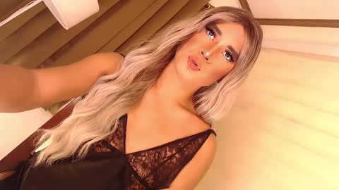 Snapshot of velvet_fux chatting on December 2, 2024, 11:34 am Richy will make you fall in love online show from December 2, 2024, 11:34 am