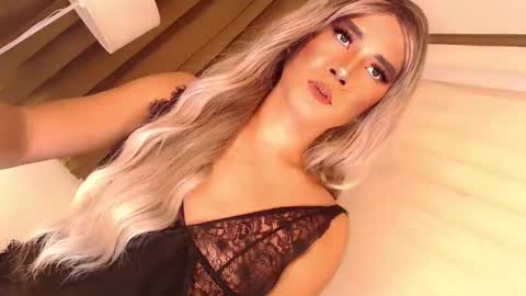 Snapshot of velvet_fux chatting on December 2, 2024, 4:53 pm Richy will make you fall in love online show from December 2, 2024, 4:53 pm