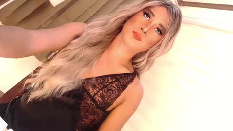 Snapshot of velvet_fux chatting on December 4, 2024, 7:17 am Richy will make you fall in love online show from December 4, 2024, 7:17 am
