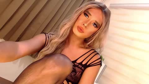 Snapshot of velvet_fux chatting on January 26, 2025, 10:35 pm Richy will make you fall in love online show from January 26, 2025, 10:35 pm