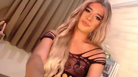 Snapshot of velvet_fux chatting on February 8, 2025, 10:19 pm Richy will make you fall in love online show from February 8, 2025, 10:19 pm