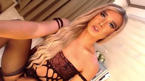 Snapshot of velvet_fux chatting on February 15, 2025, 12:59 am Richy will make you fall in love online show from February 15, 2025, 12:59 am