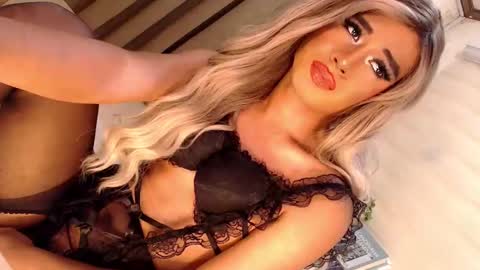 Snapshot of velvet_fux chatting on February 22, 2025, 8:53 pm Richy will make you fall in love online show from February 22, 2025, 8:53 pm