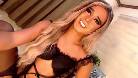 Snapshot of velvet_fux chatting on February 23, 2025, 10:20 pm Richy will make you fall in love online show from February 23, 2025, 10:20 pm