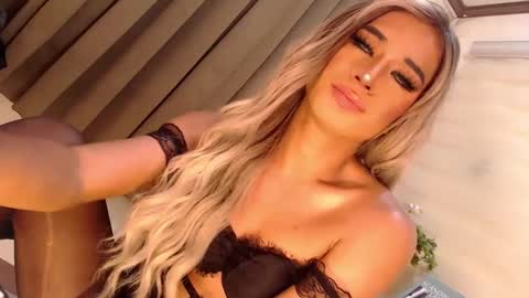Snapshot of velvet_fux chatting on March 2, 2025, 10:48 pm Richy will make you fall in love online show from March 2, 2025, 10:48 pm