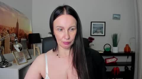 Jasmine online show from October 3, 2025, 5:54 pm