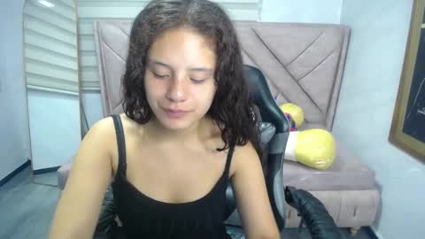 velvet_moon_v online show from September 10, 2025, 1:11 pm