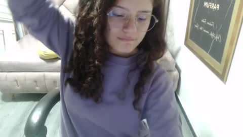 velvet_moon_v online show from November 25, 2025, 1:22 pm