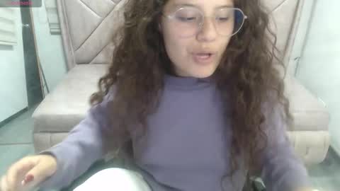 velvet_moon_v online show from March 10, 2026, 7:41 pm