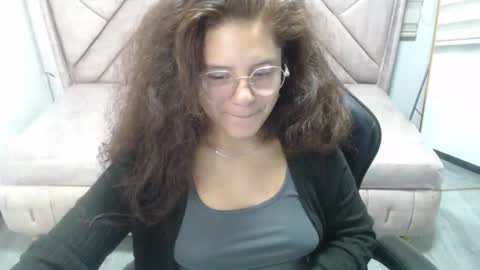 velvet_moon_v online show from March 19, 2026, 8:02 pm