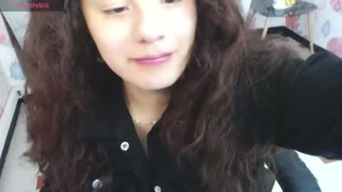 velvet_moon_v online show from April 1, 2026, 1:41 pm