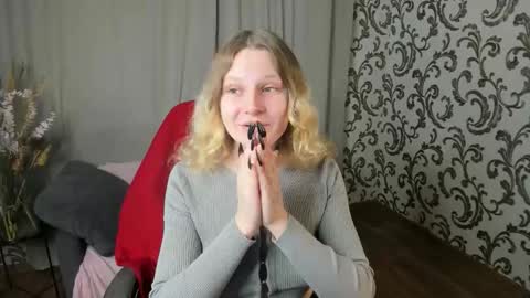 velvet_peach_ online show from November 29, 2025, 10:18 am