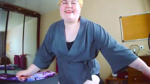 velvetcandy_ online show from August 4, 2026, 8:17 am