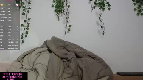 Snapshot of velvetcrystal chatting on March 1, 2025, 3:32 am Crystal PVT OPEN online show from March 1, 2025, 3:32 am