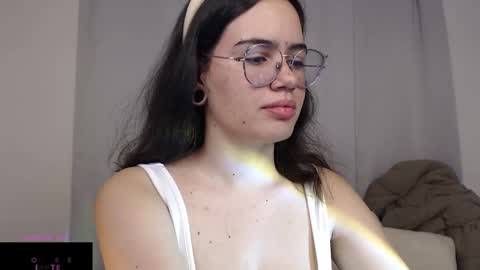 Snapshot of velvetcrystal chatting on March 12, 2025, 3:35 am Crystal PVT OPEN online show from March 12, 2025, 3:35 am