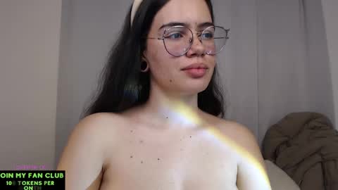 Snapshot of velvetcrystal chatting on March 12, 2025, 6:40 am Crystal PVT OPEN online show from March 12, 2025, 6:40 am