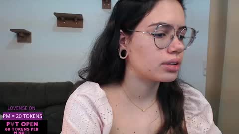 Snapshot of velvetcrystal chatting on September 21, 2025, 7:32 am Crystal PVT OPEN online show from September 21, 2025, 7:32 am