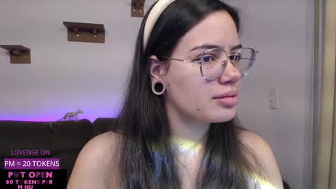 Snapshot of velvetcrystal chatting on October 1, 2025, 5:57 am Crystal PVT OPEN online show from October 1, 2025, 5:57 am