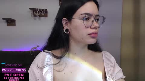 Snapshot of velvetcrystal chatting on October 2, 2025, 4:41 am Crystal PVT OPEN online show from October 2, 2025, 4:41 am