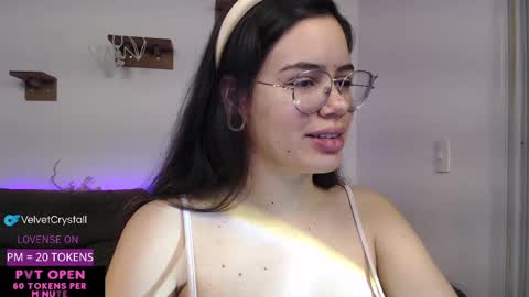 Snapshot of velvetcrystal chatting on October 8, 2025, 7:39 am Crystal PVT OPEN online show from October 8, 2025, 7:39 am